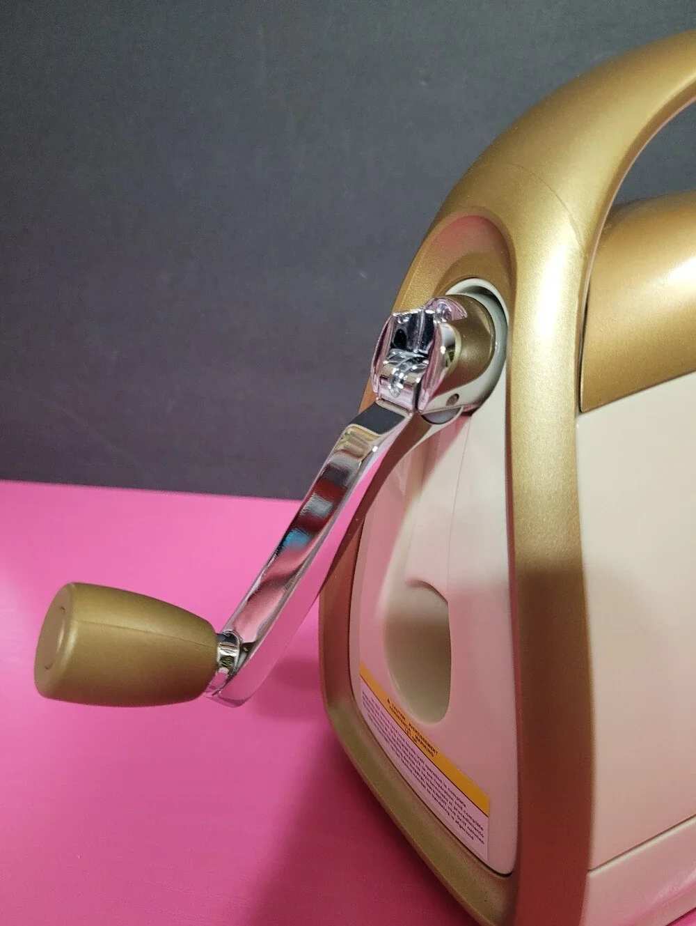 Anna Griffin Cuttlebug Embossing & Die-Cutting Machine